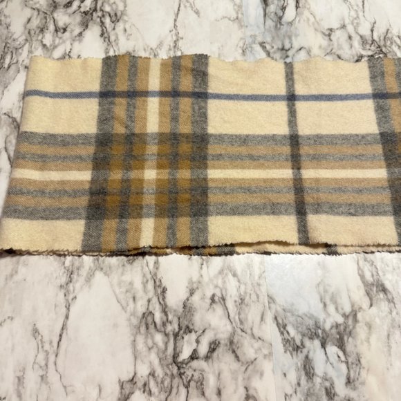 V. FRAAS 100% Cashmere Plaid Scarf - Picture 7 of 10